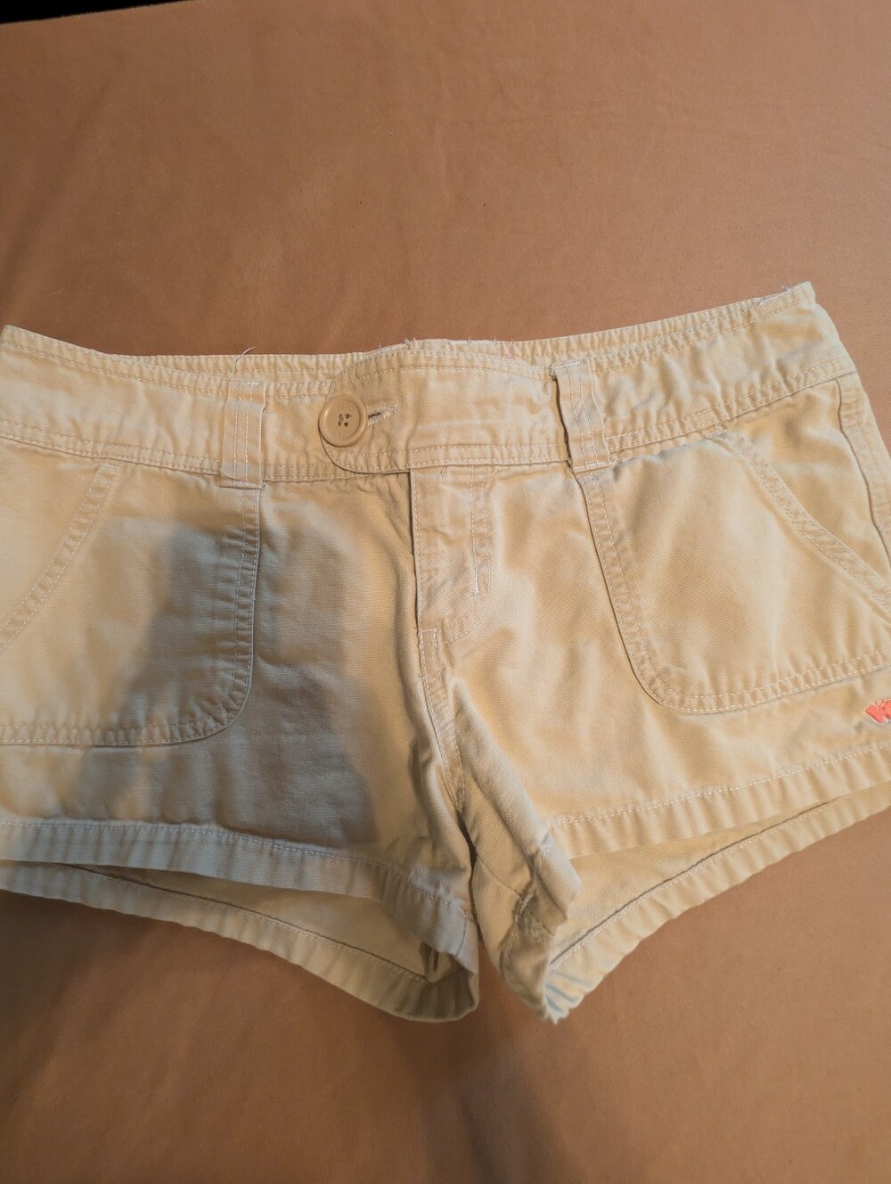 Aeropostale Light Cream Low Rise Short Shorts With Button and Zip Closure